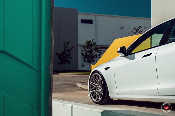 Фото дисков Vossen EVO-5R Глянцевый тонированный лак на Tesla Model S