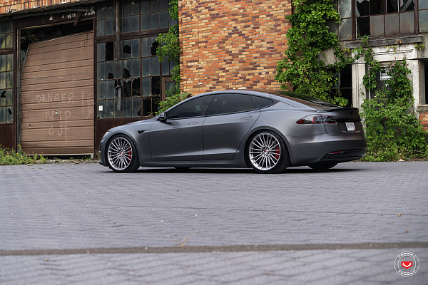 Фото дисков Vossen S17-04 Глянцевый тонированный лак на Tesla Model S