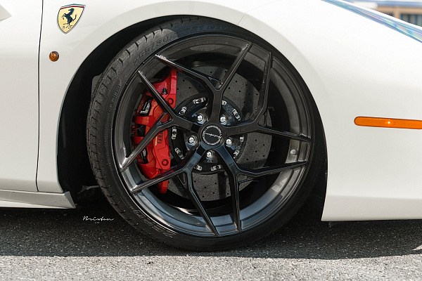 Фото дисков Brixton Forged PF5 Глянцевый темный лак на Ferrari 488