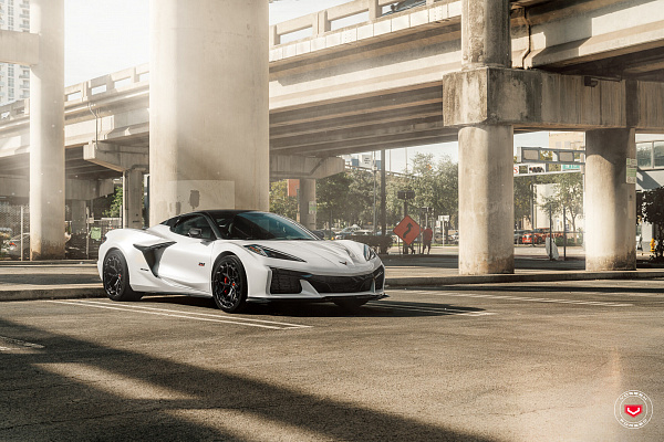 Фото дисков Vossen LC3-01T Черный глянец на Chevrolet Corvette C8