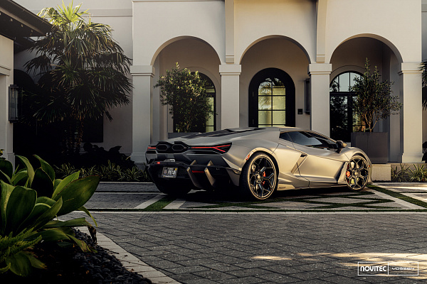 Фото дисков NOVITEC NL5 Черный глянец на Lamborghini Revuelto