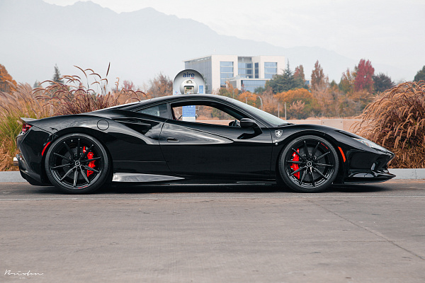 Фото дисков Brixton Forged R11-R Черный глянец на Ferrari F8