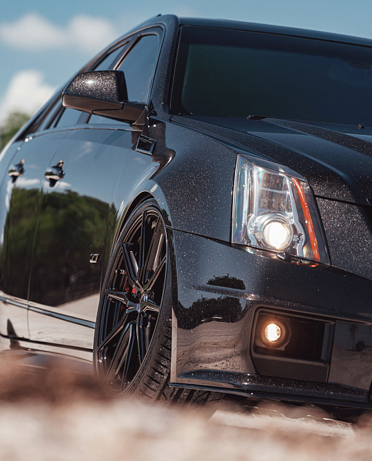 Фото дисков HF-3 Глянцевый темный лак на Cadillac CTS II