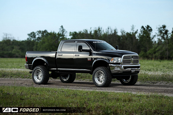 Фото дисков HRE 527 Глянцевый лак на Ram 1500 IV
