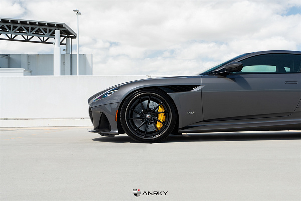 Фото дисков Anrky AN33 Черный сатин на Aston Martin DBS 3