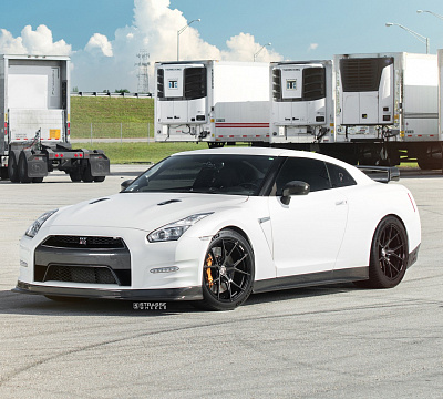 Фото дисков Strasse Wheels SM5R Deep Concave Monoblock на Nissan GT-R