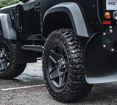 Фото дисков Kahn Mondial Retro на Land Rover Defender I