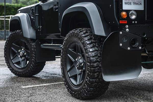 Фото дисков Kahn Mondial Retro  на Land Rover Defender I