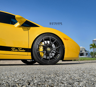 Фото дисков Strasse Wheels SM5R Deep Concave Monoblock на Lamborghini Gallardo