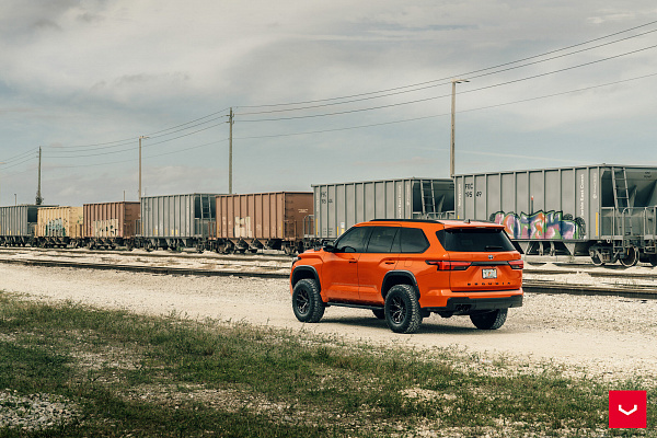 Фото дисков Vossen HF6-4 Глянцевый темный лак на Toyota Sequoia III