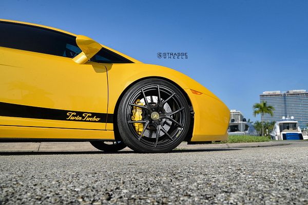 Фото дисков Strasse Wheels SM5R Deep Concave Monoblock Другой цвет на Lamborghini Gallardo
