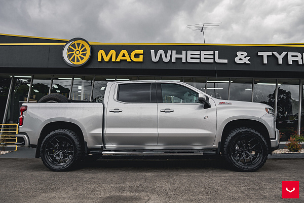 Фото дисков Vossen HF6-4 Черный глянец на Chevrolet Silverado IV