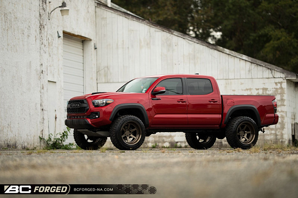 Фото дисков BC Forged LE61 // MLE61 Сатиновая бронза на Toyota Tacoma III