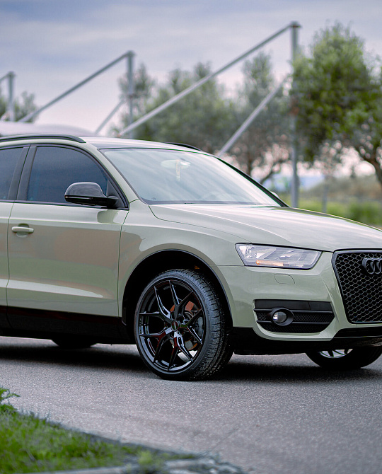 Фото дисков HF-5 Черный глянец на Audi Q3 (8U)
