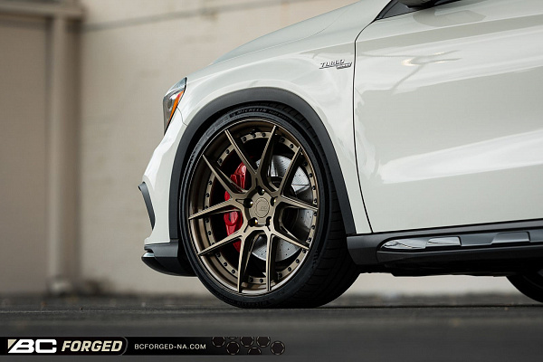 Фото дисков BC Forged HCA381 Сатиновая бронза на Mercedes-Benz GLA (X156)