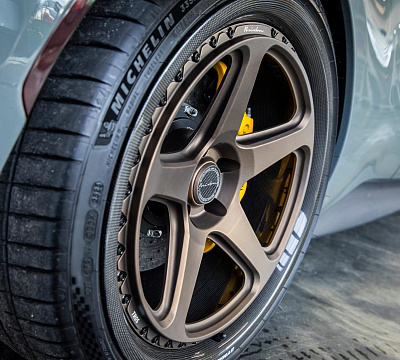 Фото дисков Brixton Forged TR05 на Ferrari 296