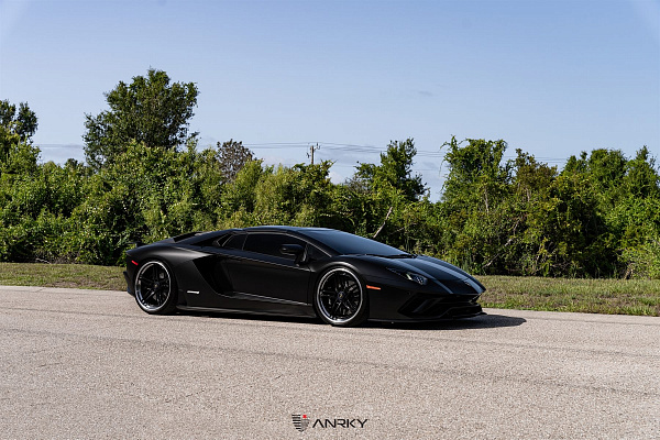 Фото дисков Anrky AN37 Черный глянец на Lamborghini Aventador
