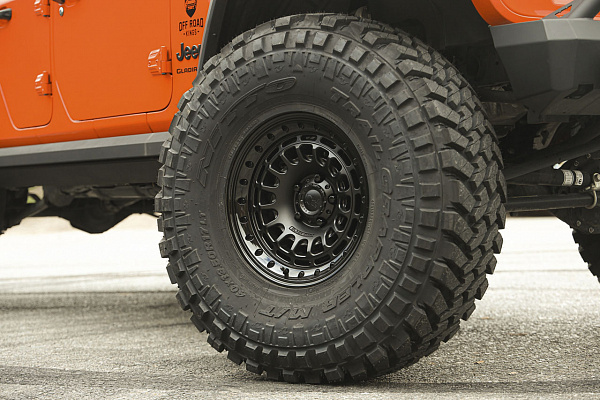 Фото дисков Black Rhino SAHARA Черный сатин на Jeep Gladiator II (JT)
