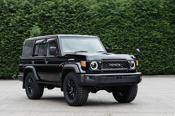 Фото дисков Kahn G22 DC Черный сатин на Toyota Land Cruiser 70