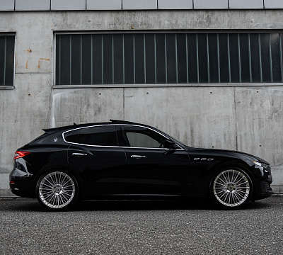 Фото дисков ST Wheels ST3 на Maserati Levante