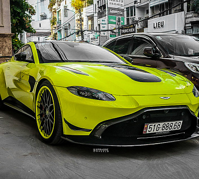 Фото дисков Strasse Wheels SV10M Deep Concave FS на Aston Martin Vantage 2