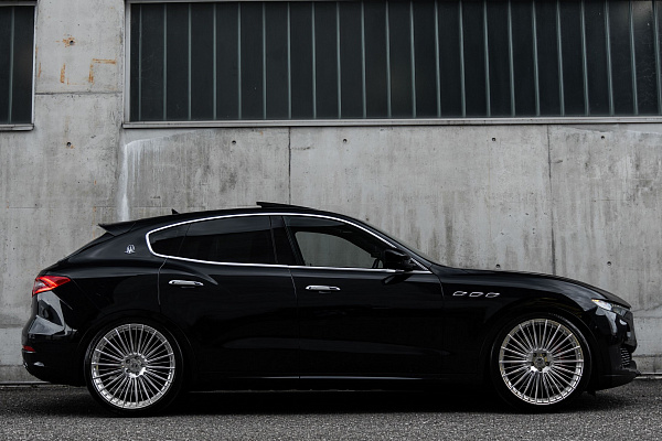 Фото дисков ST Wheels ST3 Полированный лак на Maserati Levante