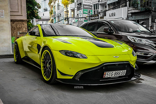 Фото дисков Strasse Wheels SV10M Deep Concave FS Другой цвет на Aston Martin Vantage 2