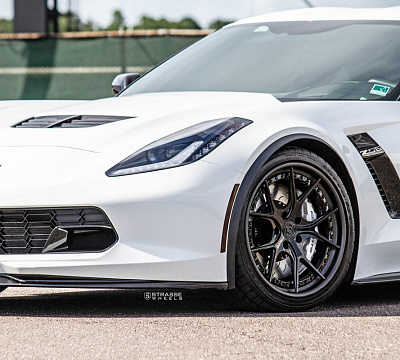 Фото дисков Strasse Wheels SM5R Deep Concave FS на Chevrolet Corvette C7