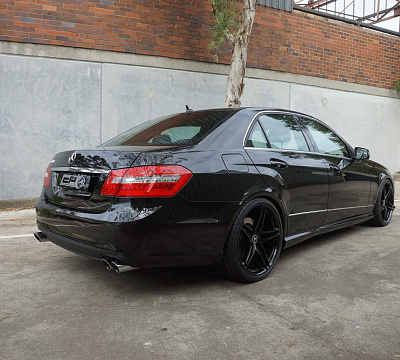 Фото дисков HRE P107 на Mercedes-Benz E-Class (W212, S212, C207)
