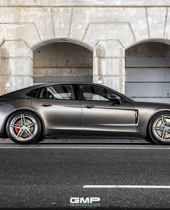 Фото дисков AN27 Глянцевый лак на Porsche Panamera III