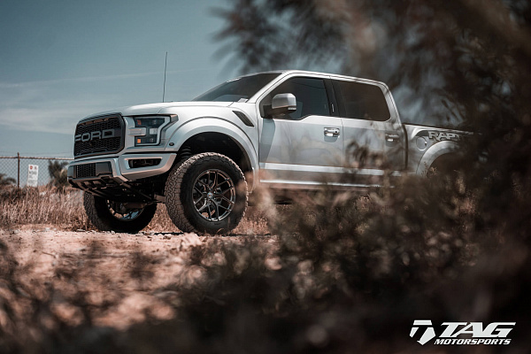 Фото дисков HRE P161 Глянцевый темный лак на Ford F-150 XIII