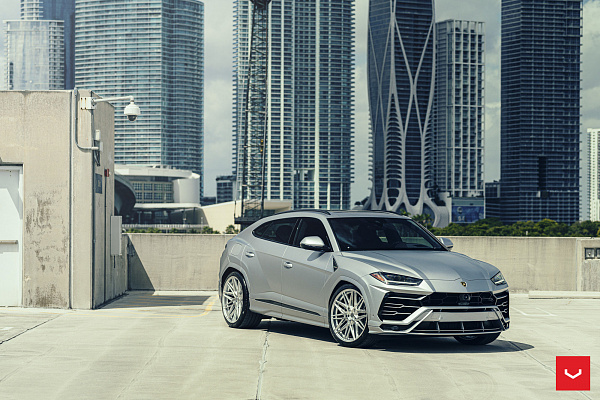 Фото дисков Vossen HF-7 Серебро на Lamborghini Urus
