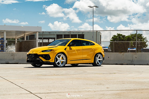 Фото дисков Anrky RS5.3 Глянцевый лак на Lamborghini Urus