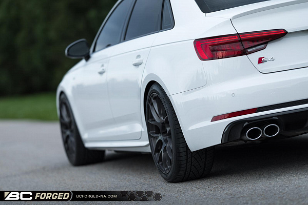 Фото дисков BC Forged RS40 Глянцевый темный лак на Audi A/S/RS 4 (B9)