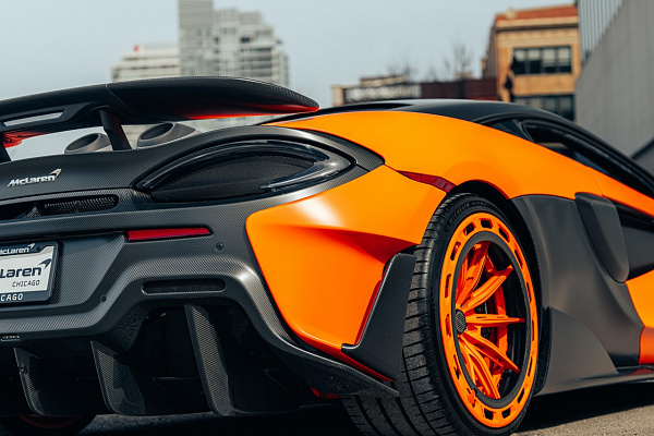 Фото дисков Brixton Forged FDE11 Aerotech Черный сатин на McLaren 600
