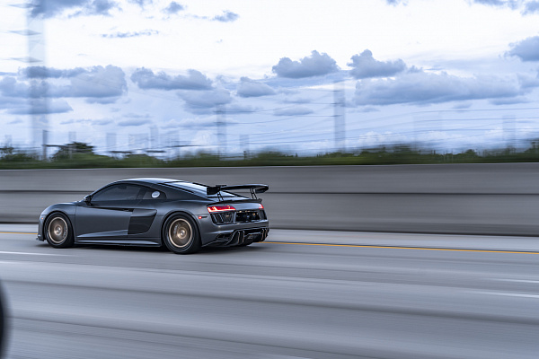 Фото дисков Strasse Wheels SV10 Track Сатиновая шампань на Audi R8 (4S)