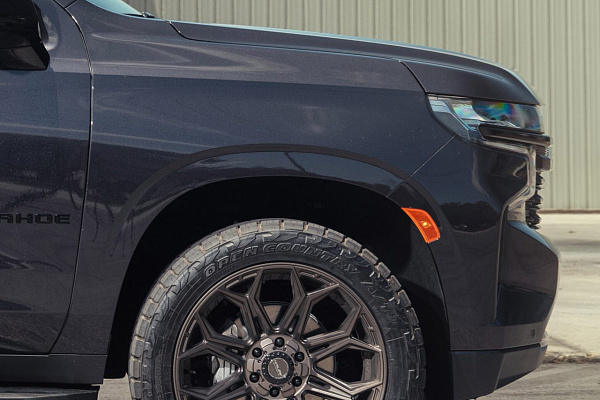 Фото дисков 4PLAY 4P83 Сатиновая бронза на Chevrolet Tahoe V