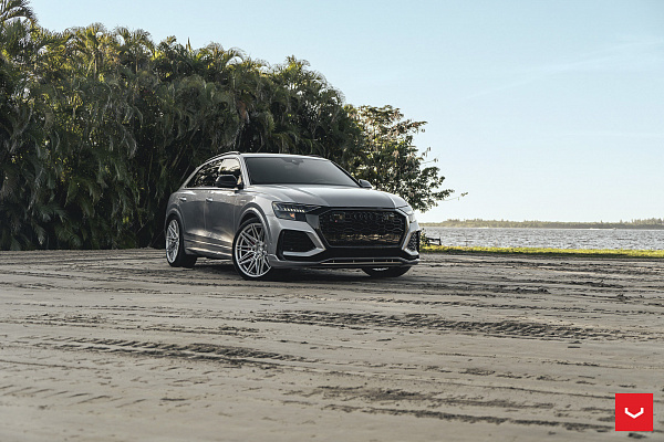 Фото дисков Vossen HF-7 Серебро на Audi Q8