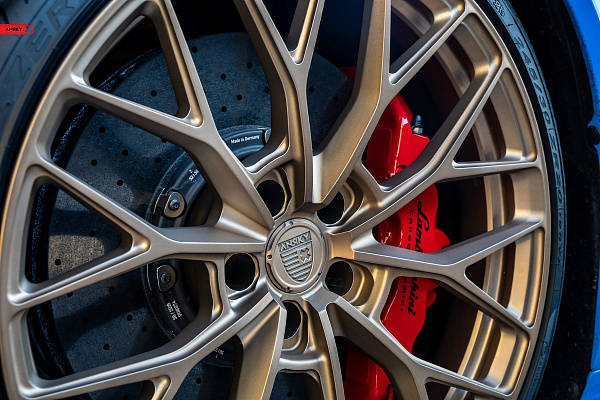 Фото дисков Anrky AN10 Сатиновое золото на Lamborghini Huracan