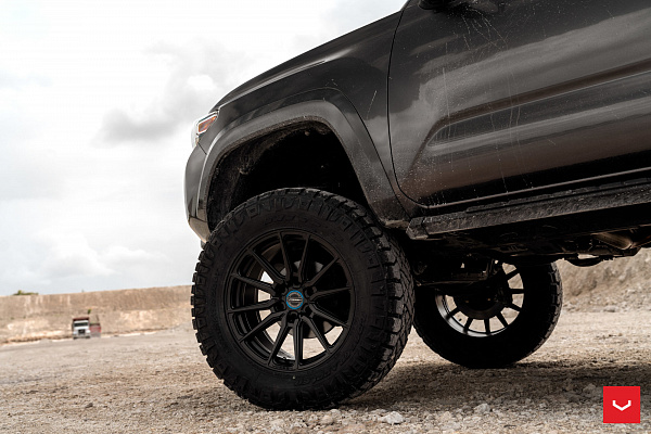 Фото дисков Vossen HF6-1 Черный сатин на Toyota Tacoma III