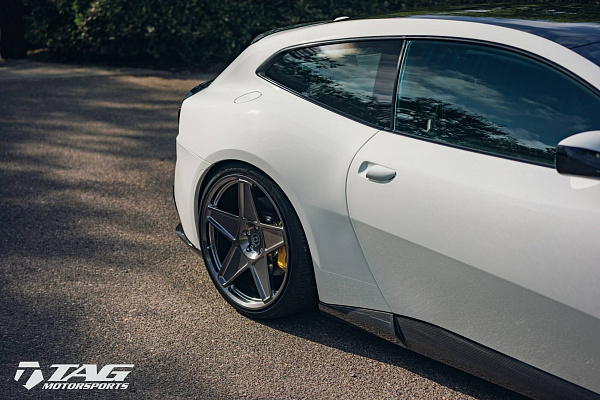 Фото дисков HRE 505M Глянцевый темный лак на Ferrari California