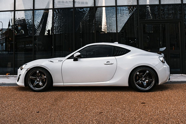 Фото дисков Bola B2R Глянцевый темный лак на Toyota GT86
