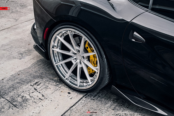 Фото дисков Anrky AN38 Глянцевый лак на Ferrari 812