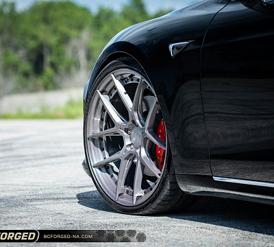 Фото дисков BC Forged HCA381 на Tesla Model S