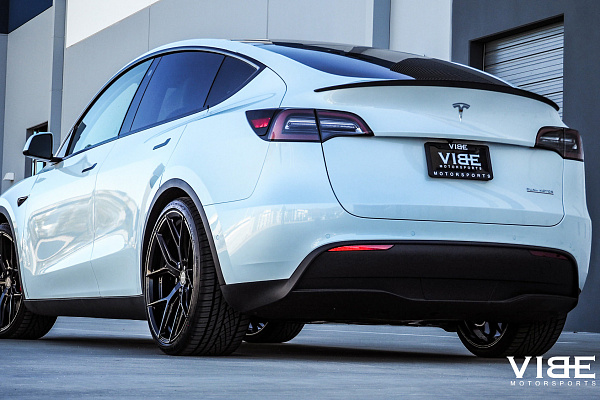 Фото дисков Vossen HF-5 Черный глянец на Tesla Model Y