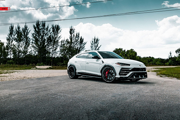 Фото дисков Anrky AN32 Черный сатин на Lamborghini Urus