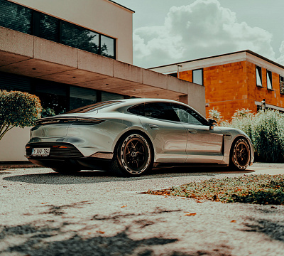Фото дисков Brixton Forged PF7 Aerotech на Porsche Taycan I