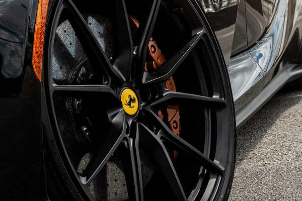 Фото дисков Anrky AN12 Черный сатин на Ferrari 812