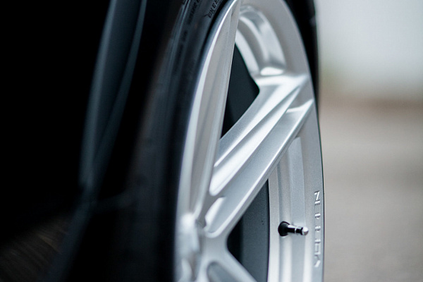Фото дисков Vossen VFS-5 Серебро на Audi A/S/RS 4 (B8)