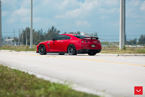 Фото дисков Vossen VFS-6 Глянцевый графит на Nissan GT-R